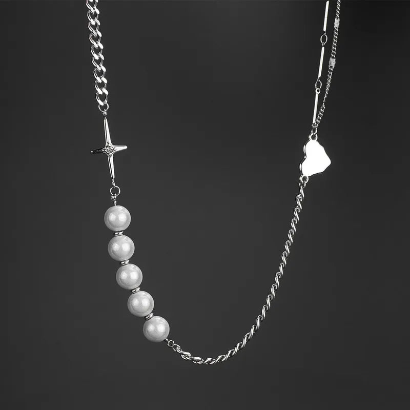 Collier Rond Plaqué Or Blanc Et Perles Artificielles.